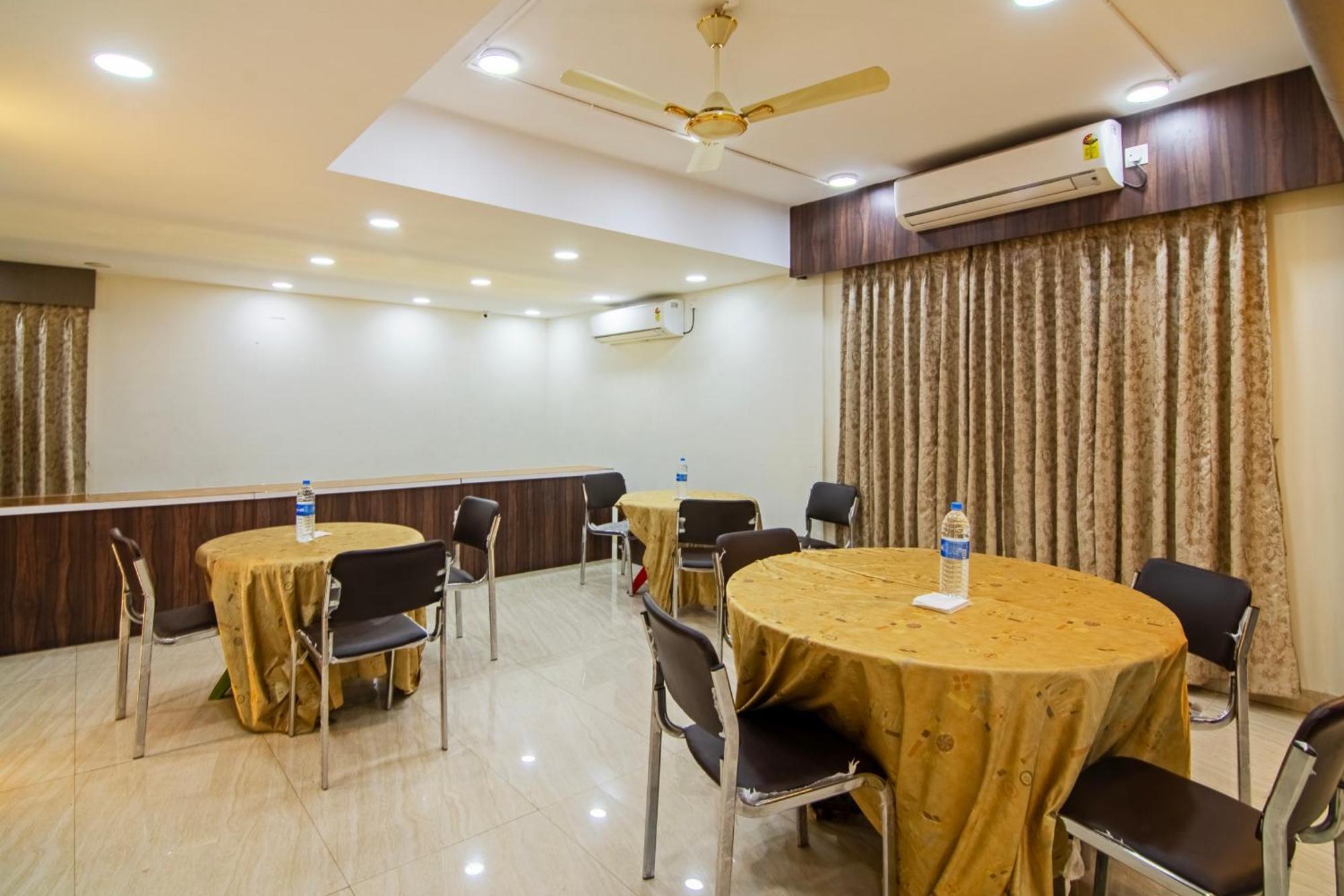 Treebo Petals Banquet & Suites - كولكاتا المظهر الخارجي الصورة