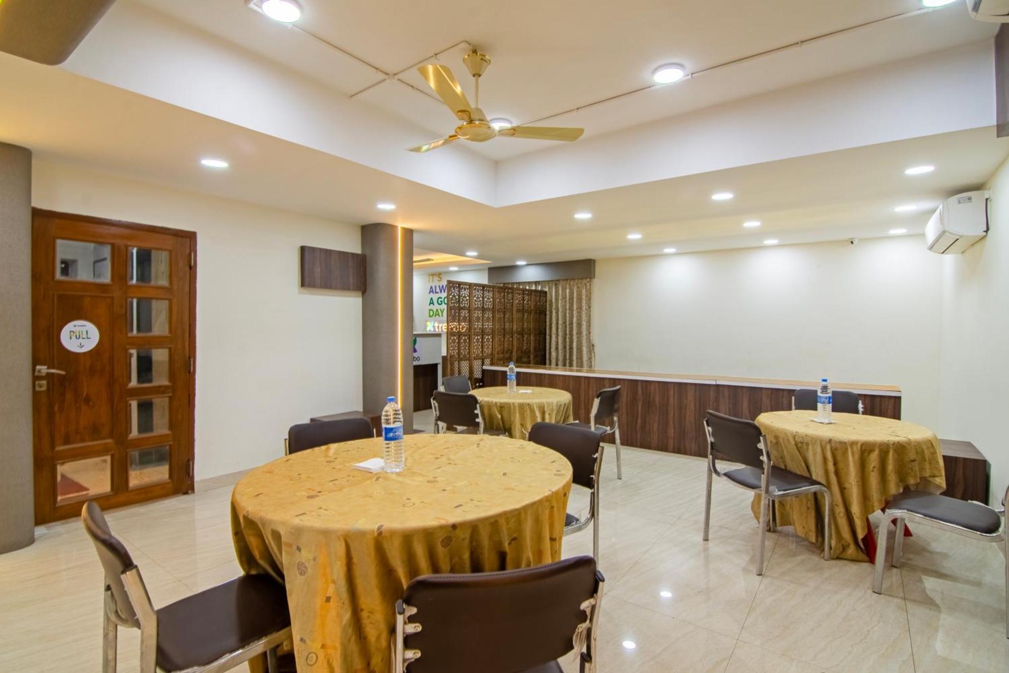 Treebo Petals Banquet & Suites - كولكاتا المظهر الخارجي الصورة